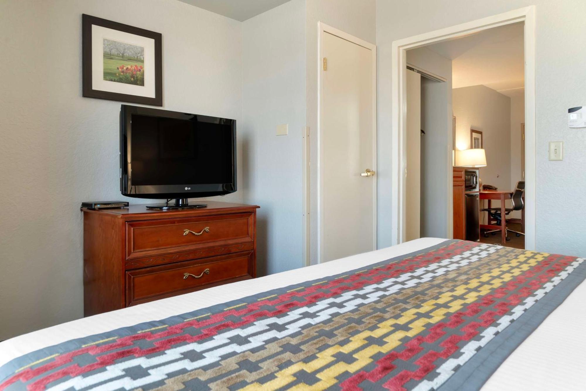Best Western Executive Inn & Suites Wyoming Exterior photo