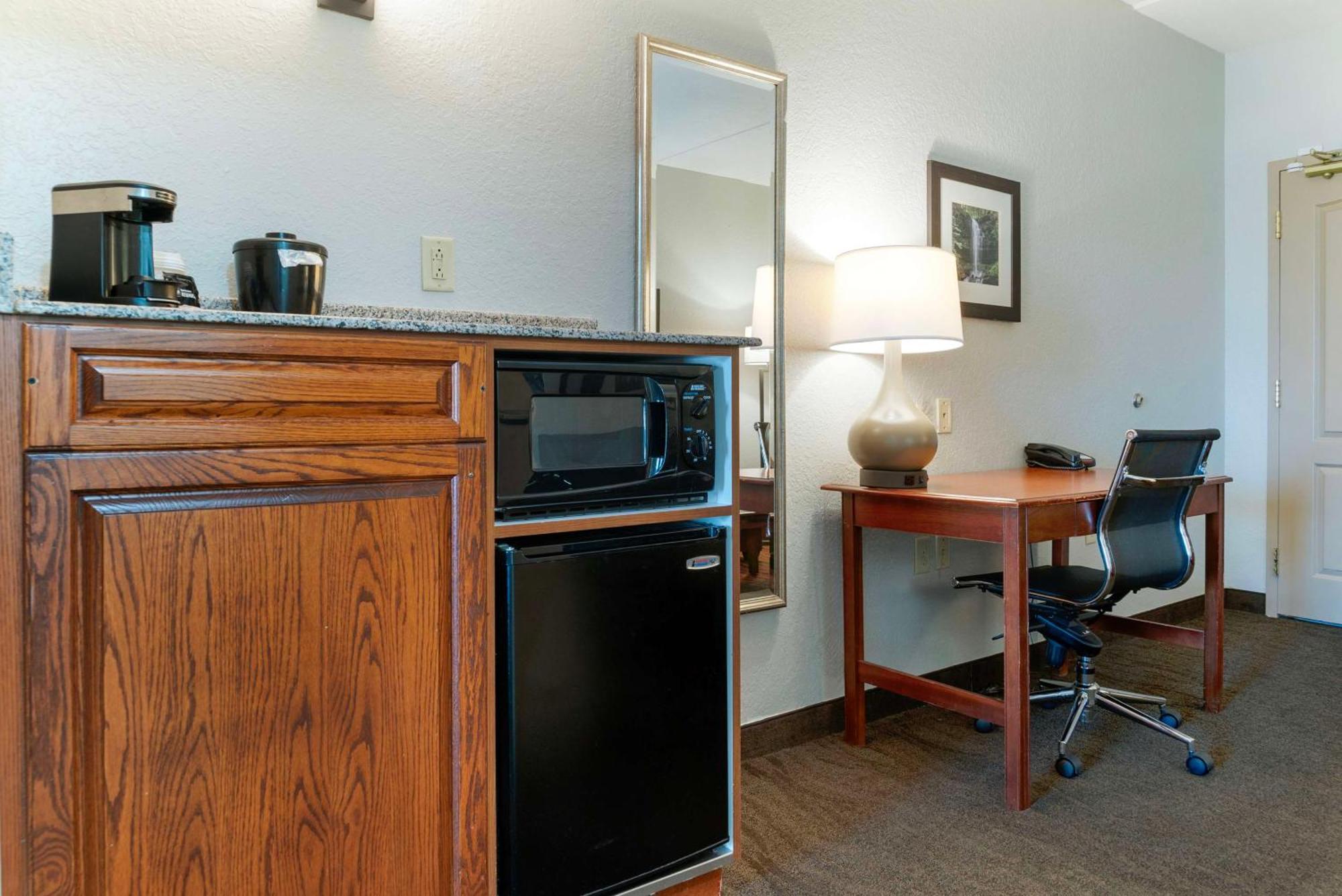 Best Western Executive Inn & Suites Wyoming Exterior photo