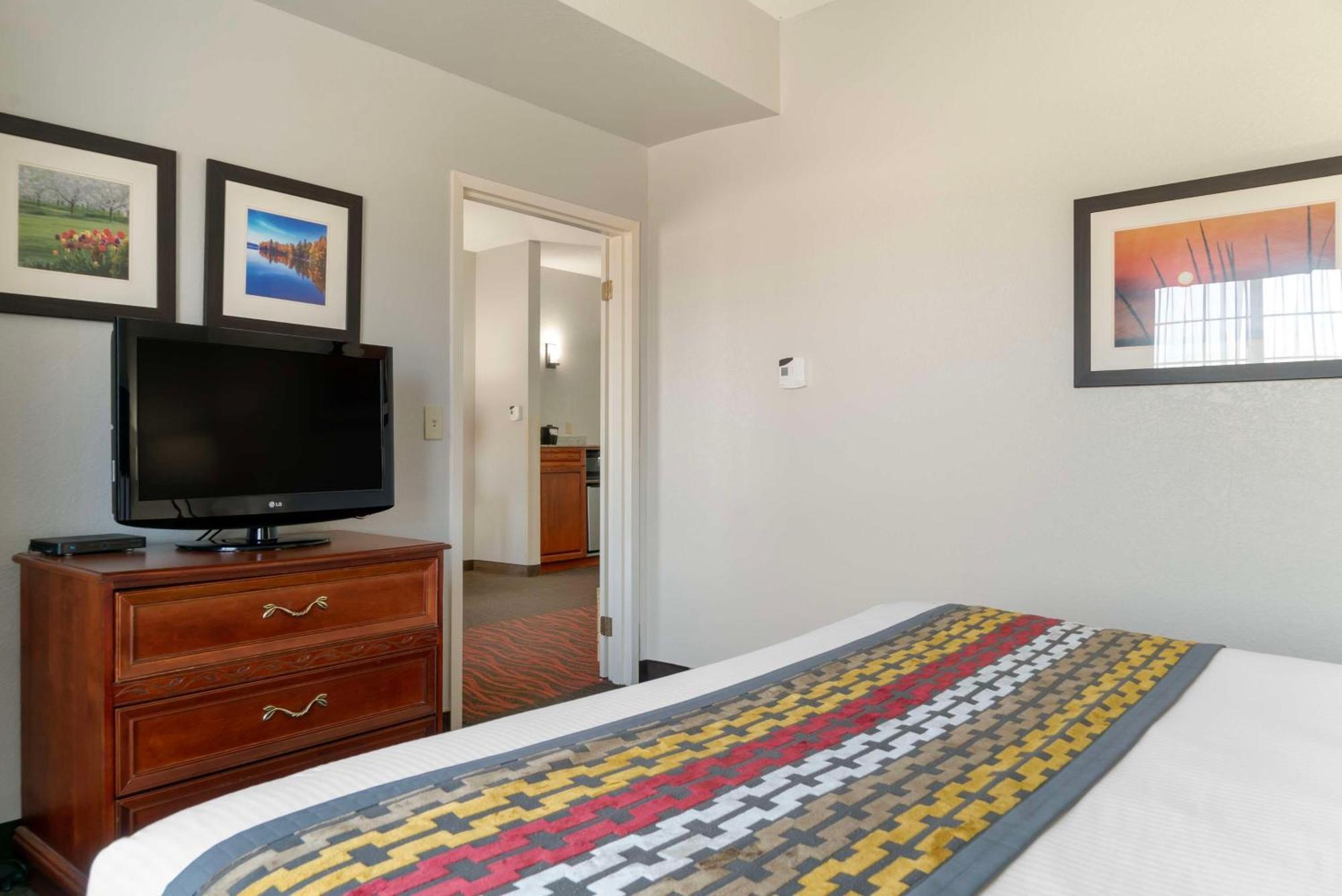 Best Western Executive Inn & Suites Wyoming Exterior photo