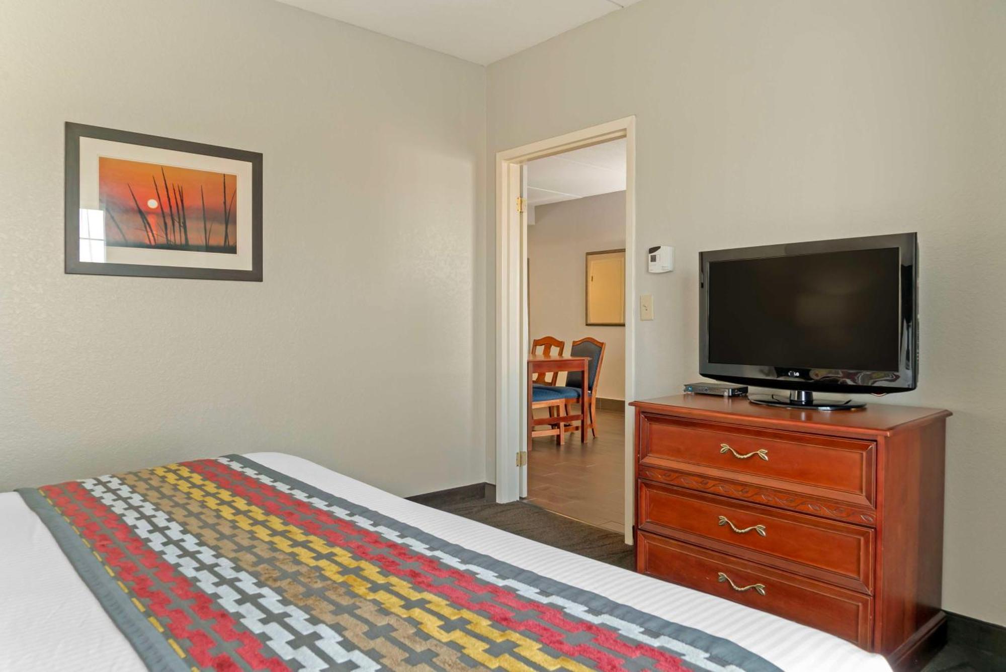 Best Western Executive Inn & Suites Wyoming Exterior photo