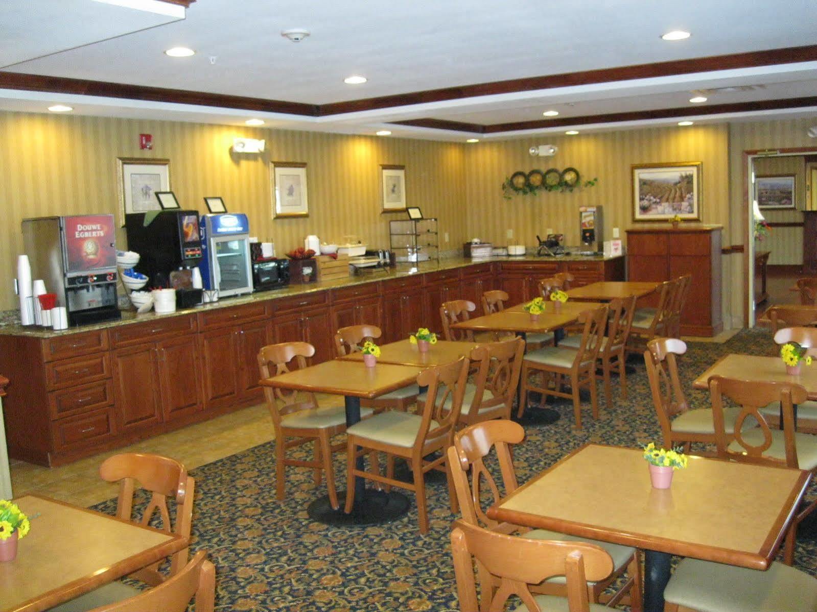 Best Western Executive Inn & Suites Wyoming Restaurant photo