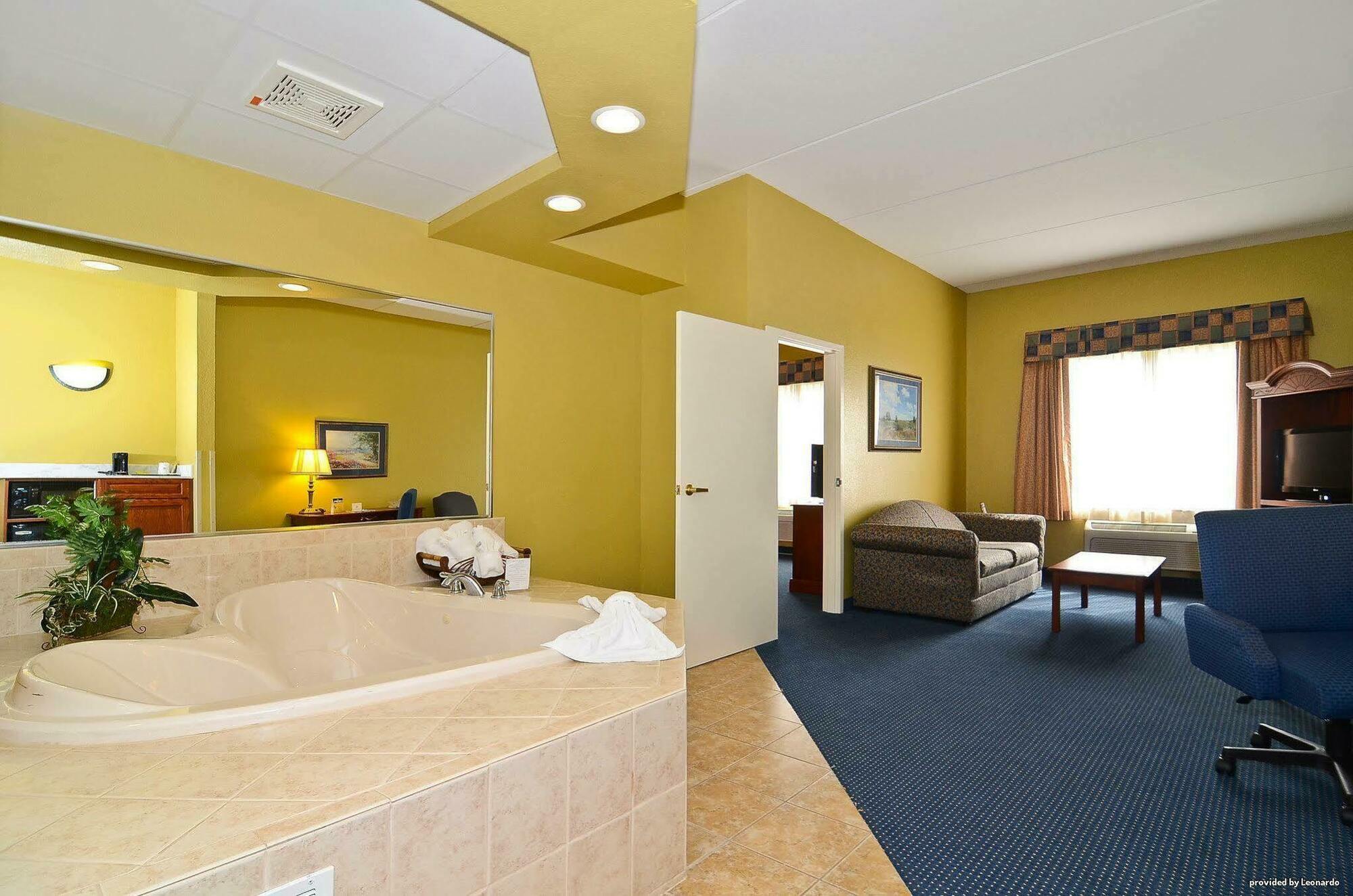 Best Western Executive Inn & Suites Wyoming Exterior photo